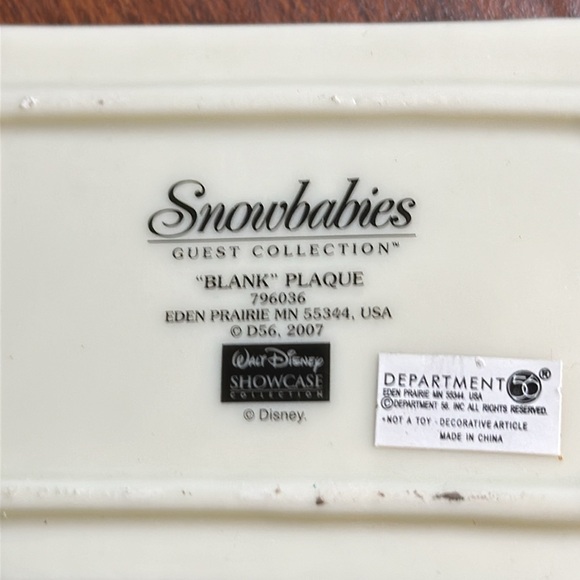 Disney Snowbabies Guest Collection Plaque Dept 56 3D Ornament - Picture 4 of 4